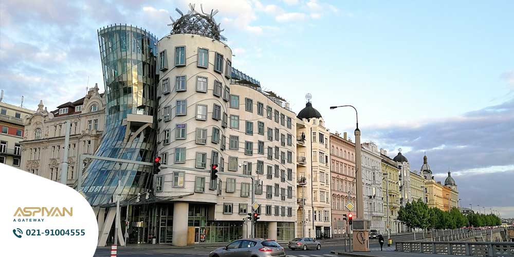 خانه رقص (The Dancing House)